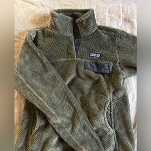Dark green Patagonia fleece size medium